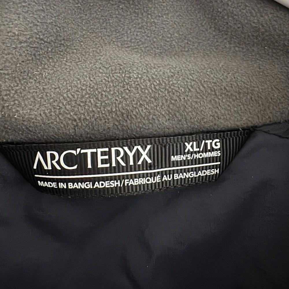 ARCTERYX Mens Atom Jacket Size XL Black Sapphire